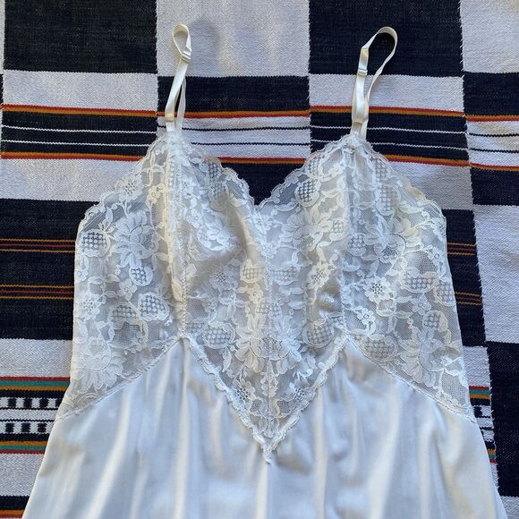 Vtg Vanity Fair White Nylon Full Slip/Dress Lingerie Lace top Lace Hem Sz 38 - Picture 8 of 16